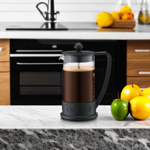 Bodum BRAZIL comparación de tamaño junto a una taza para referencia
