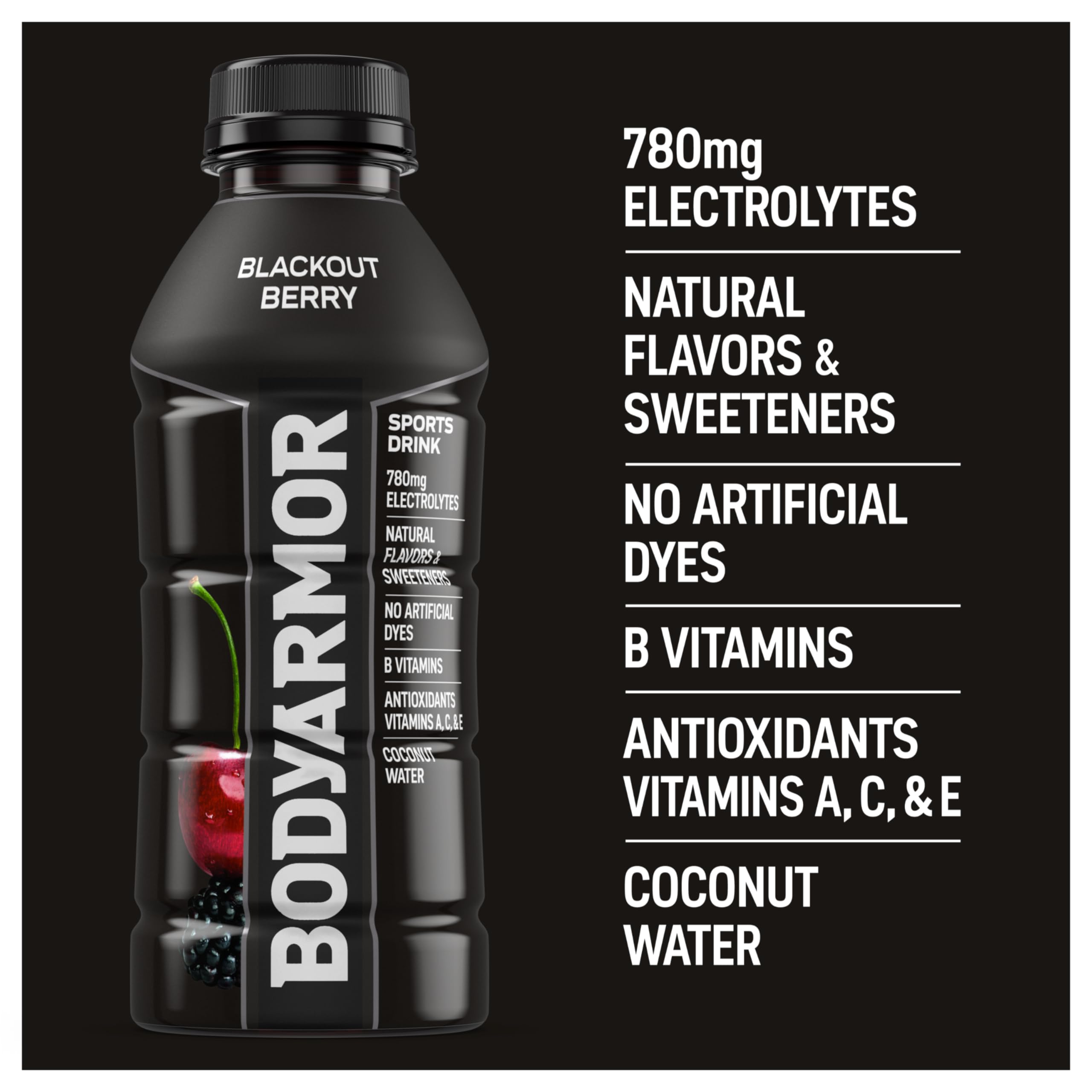 Botella de BODYARMOR Blackout Berry en un gimnasio, hidratación durante entrenamiento