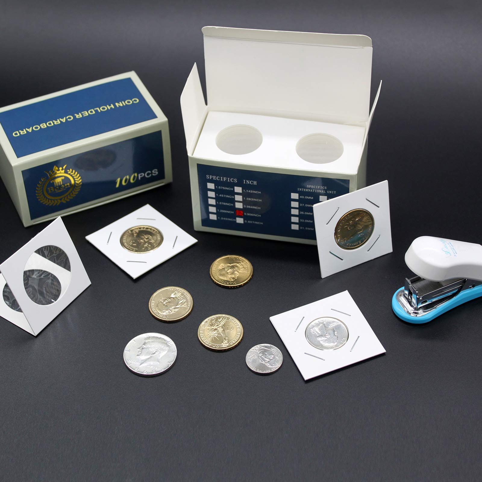 Boen comparación de tamaños de fundas frente a varias monedas