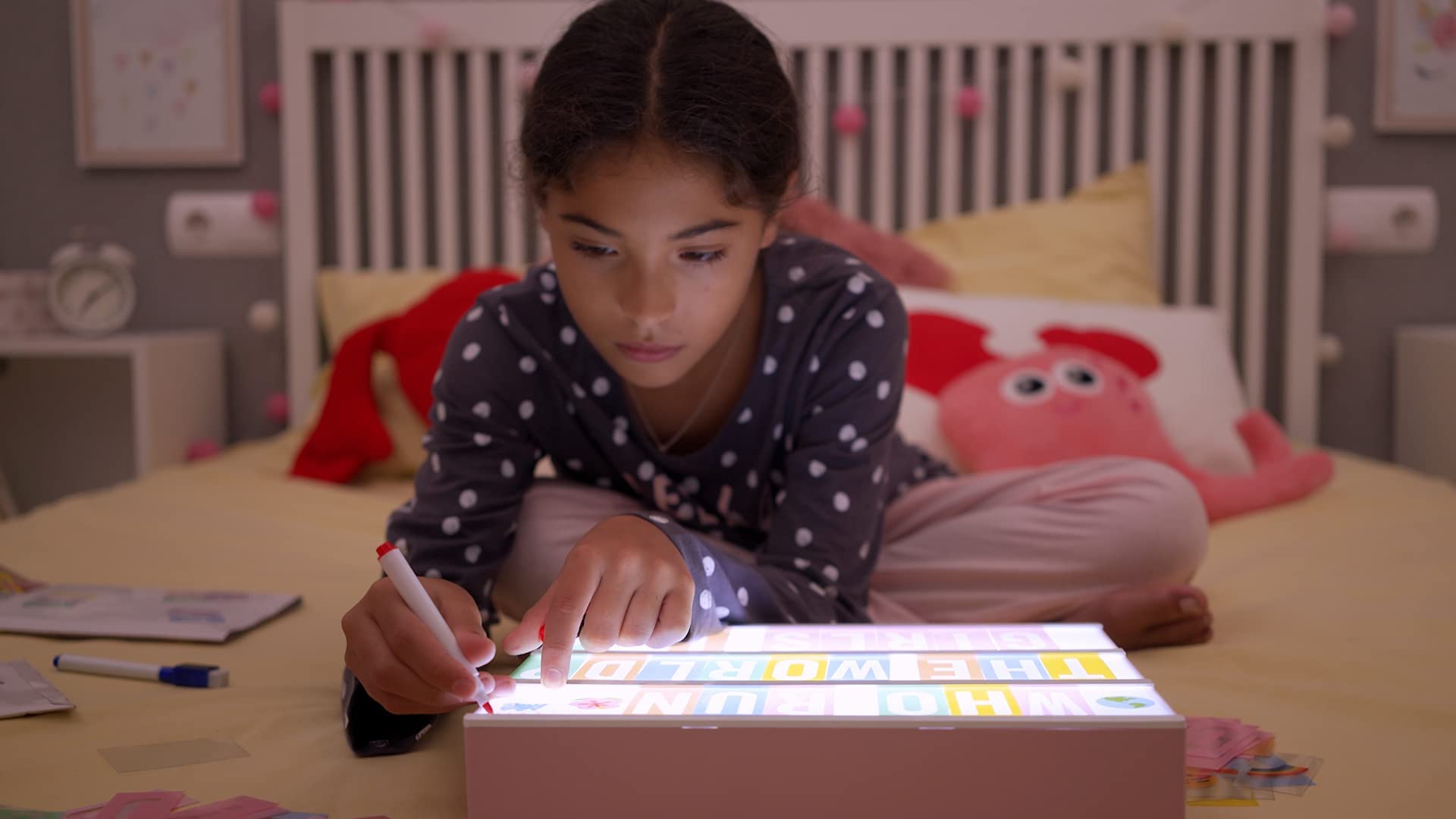 BONNYCO caja de luz ambientando habitación juvenil con luz suave