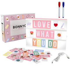 BONNYCO caja de luz frontal rosa mostrando frase decorativa y encanto