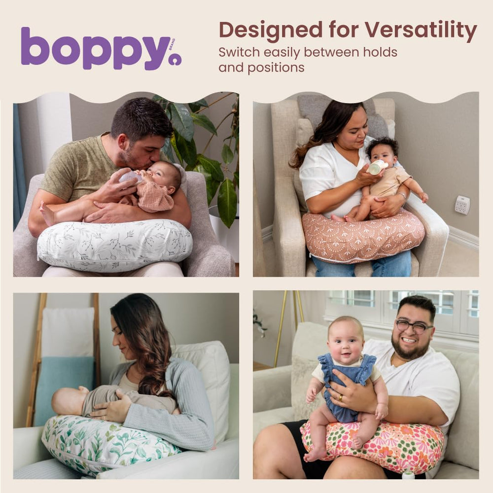 Boppy bebé en tummy time asistido por el cojín para control y apoyo