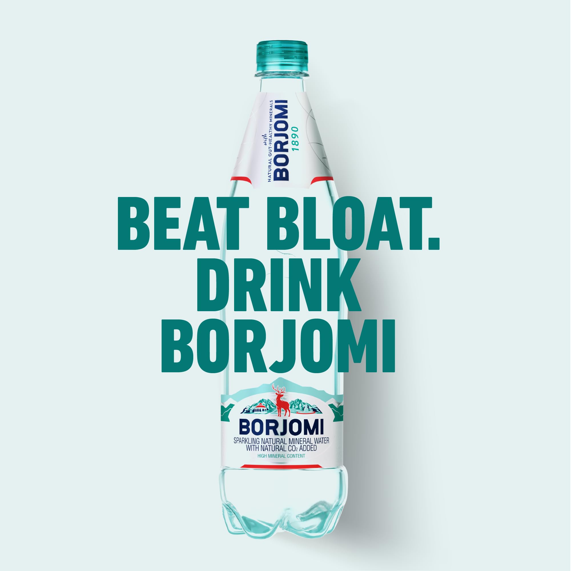 BORJOMI botella sostenida en mano mostrando tamaño y portabilidad