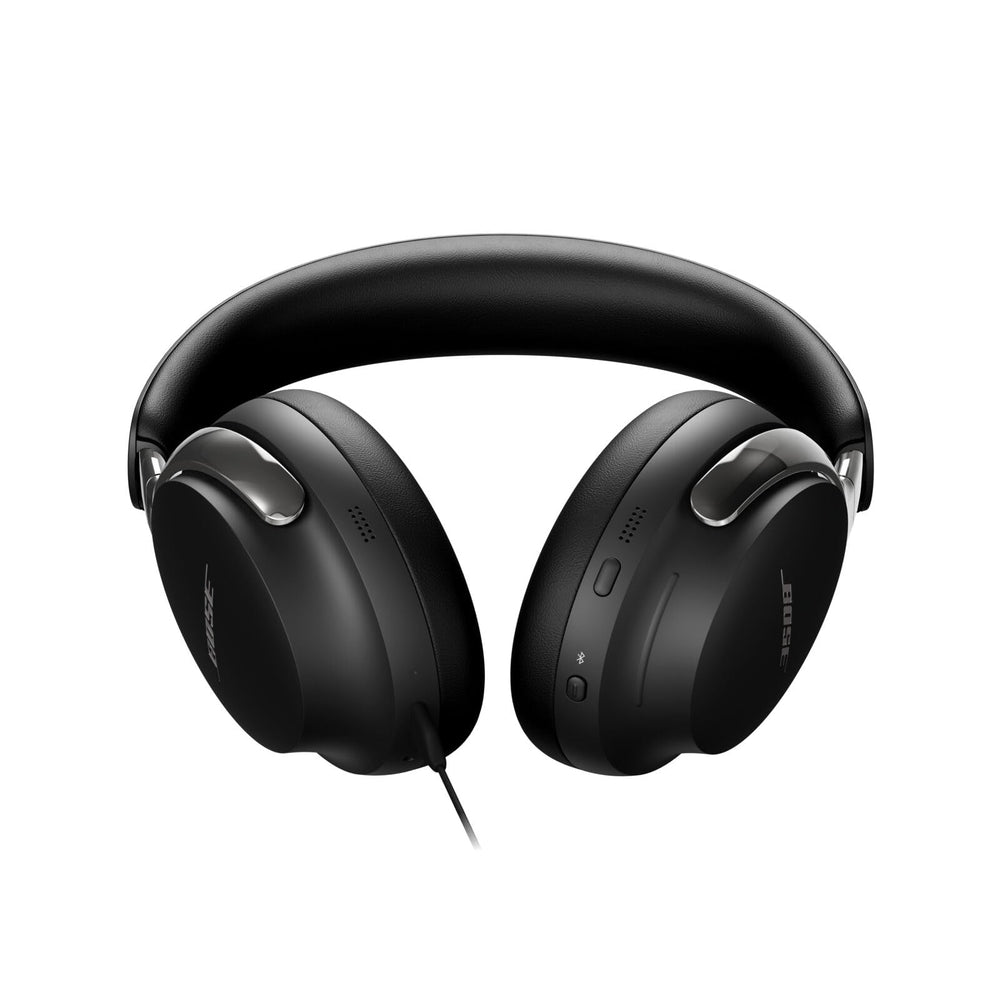 Puerto USB-C de Bose QuietComfort Ultra cargando y soporte de voz por cable