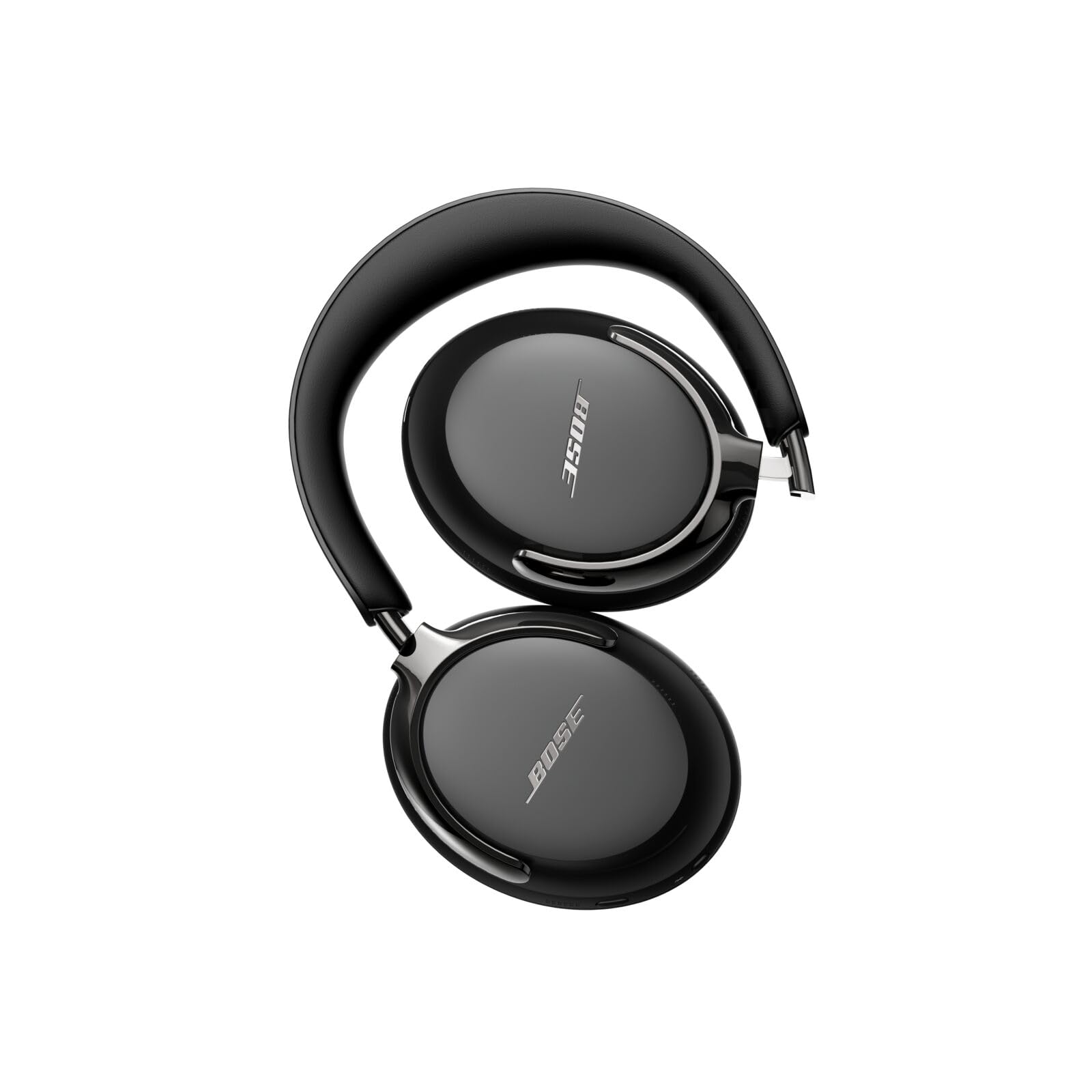 Auriculares Bose QuietComfort Ultra en salón para experiencia cinematográfica inmersiva