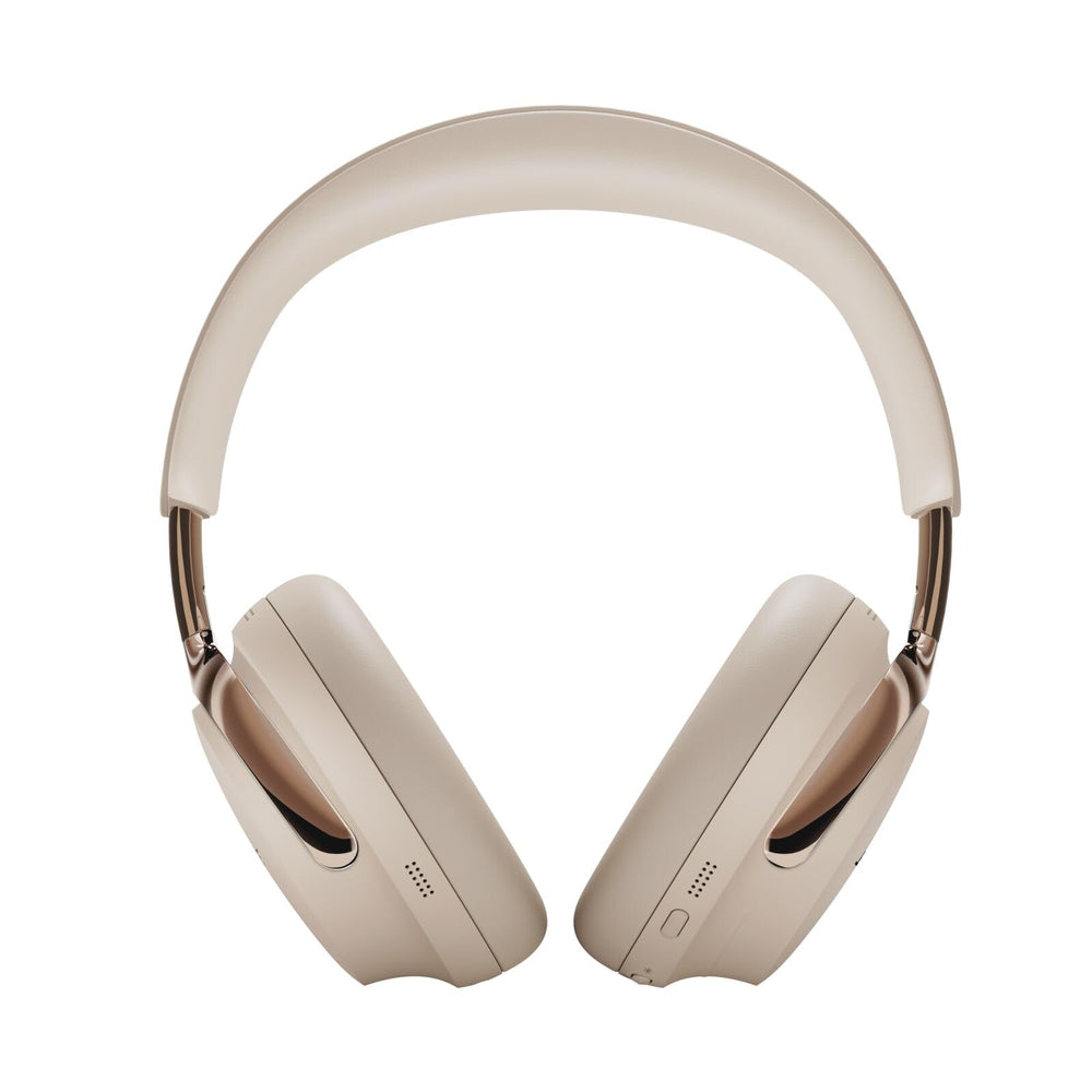 Bose QuietComfort Ultra en uso por viajero en avión para cancelar ruido ambiental