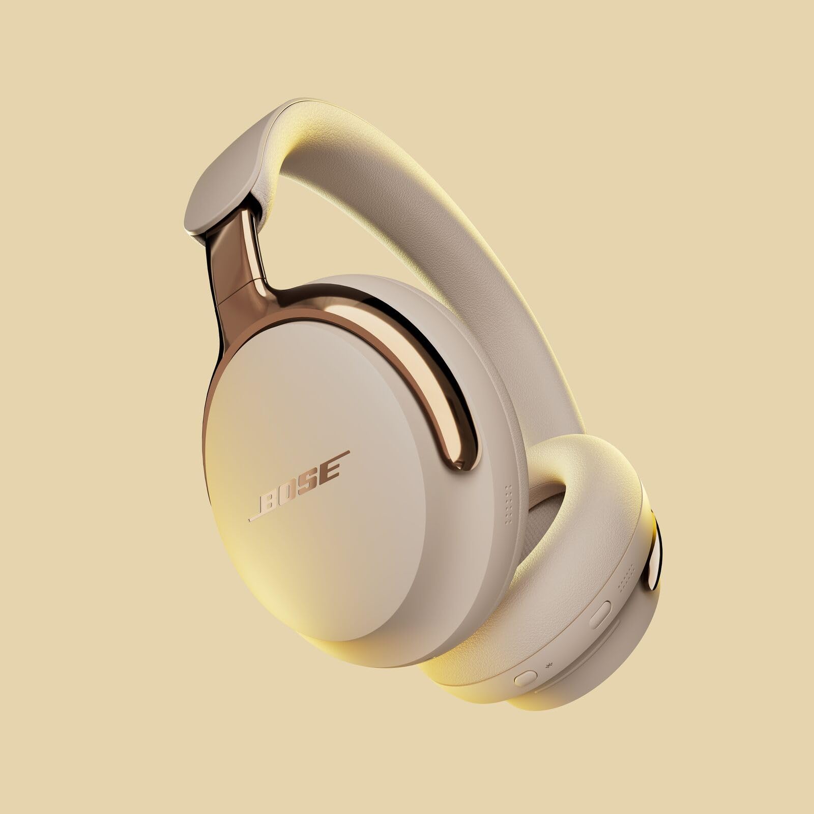 Bose QuietComfort Ultra perfil lateral mostrando brazos metálicos y ajuste elegante