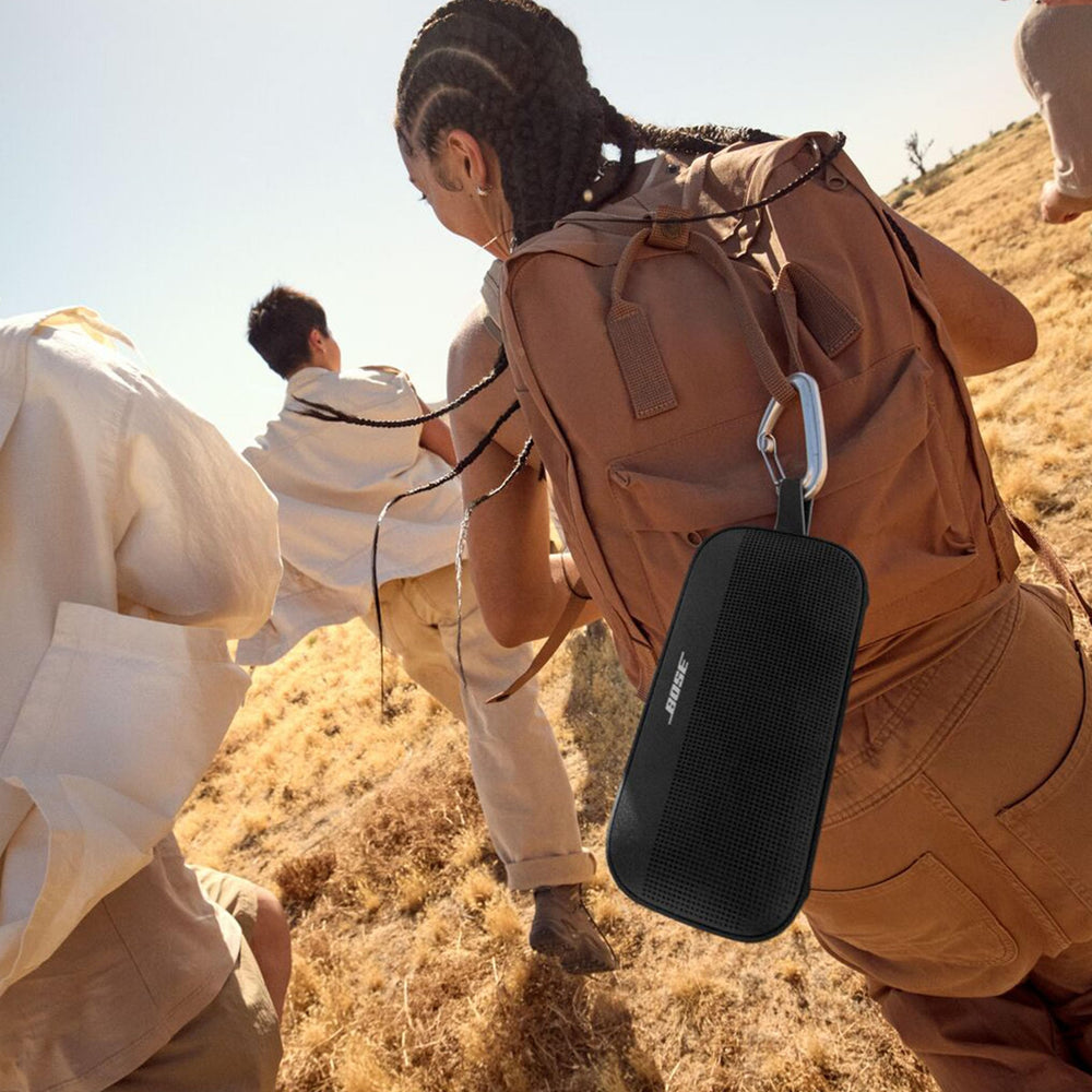 Bose SoundLink Flex colgado de mochila con lazo nylon práctico
