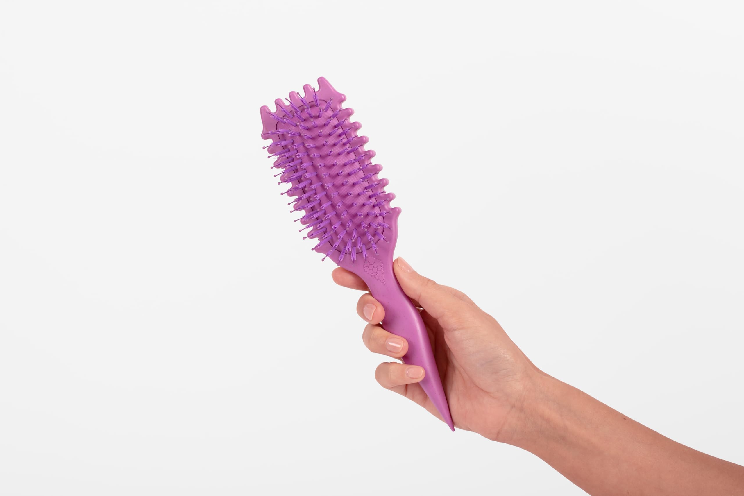 Bounce Curl en ambiente lifestyle con ondas definidas y brillo
