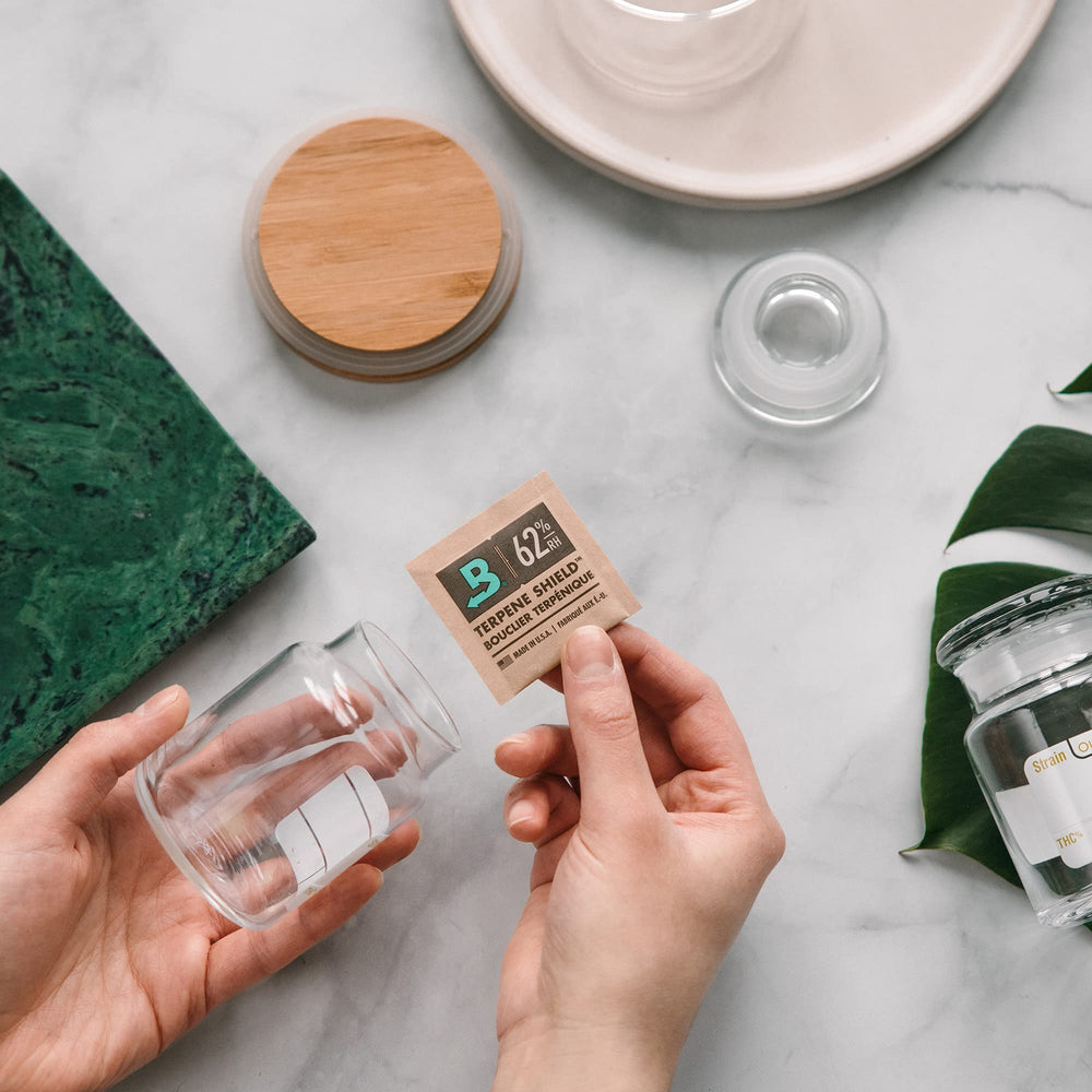 Boveda en ambiente lifestyle junto a accesorios, mantiene frescura en casa