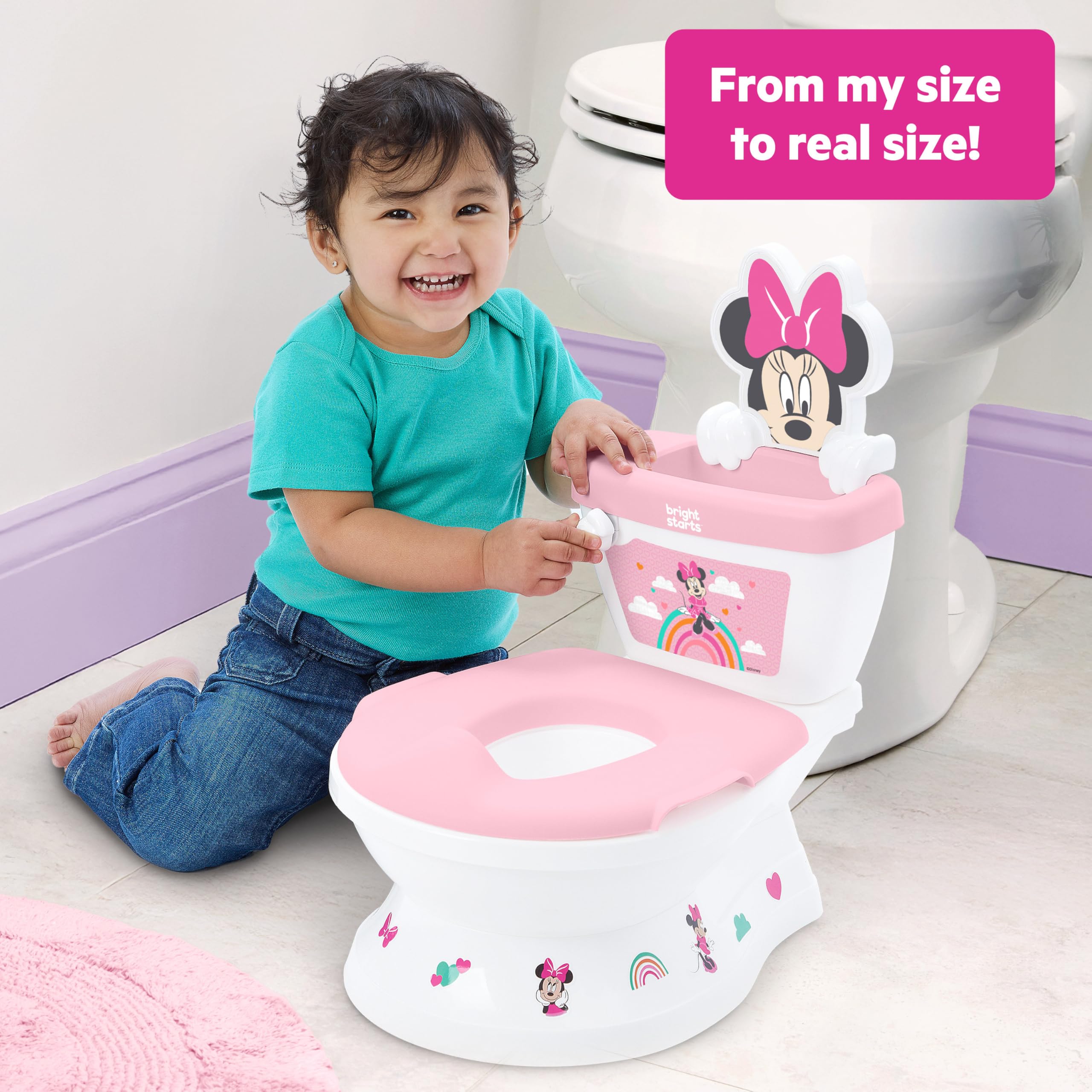 Bright Starts orinal en baño infantil mostrando uso seguro y divertido