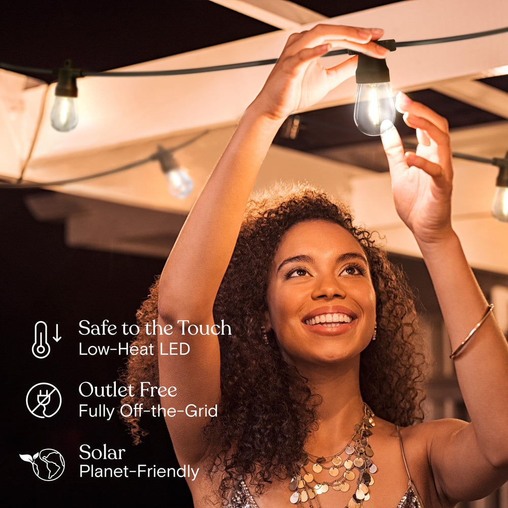 brightech guirnalda instalada en pérgola creando ambiente bistró acogedor