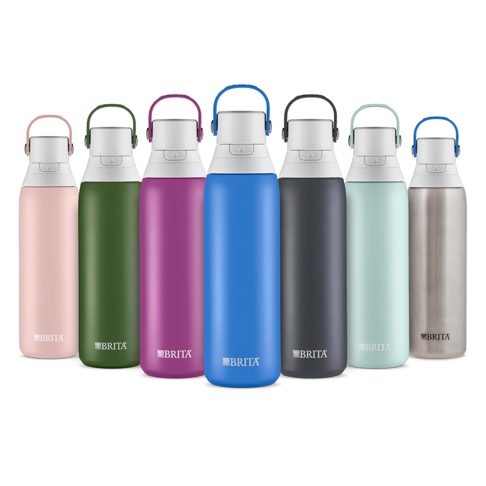 BRITA etiqueta con información sobre capacidad y vida útil del filtro visible