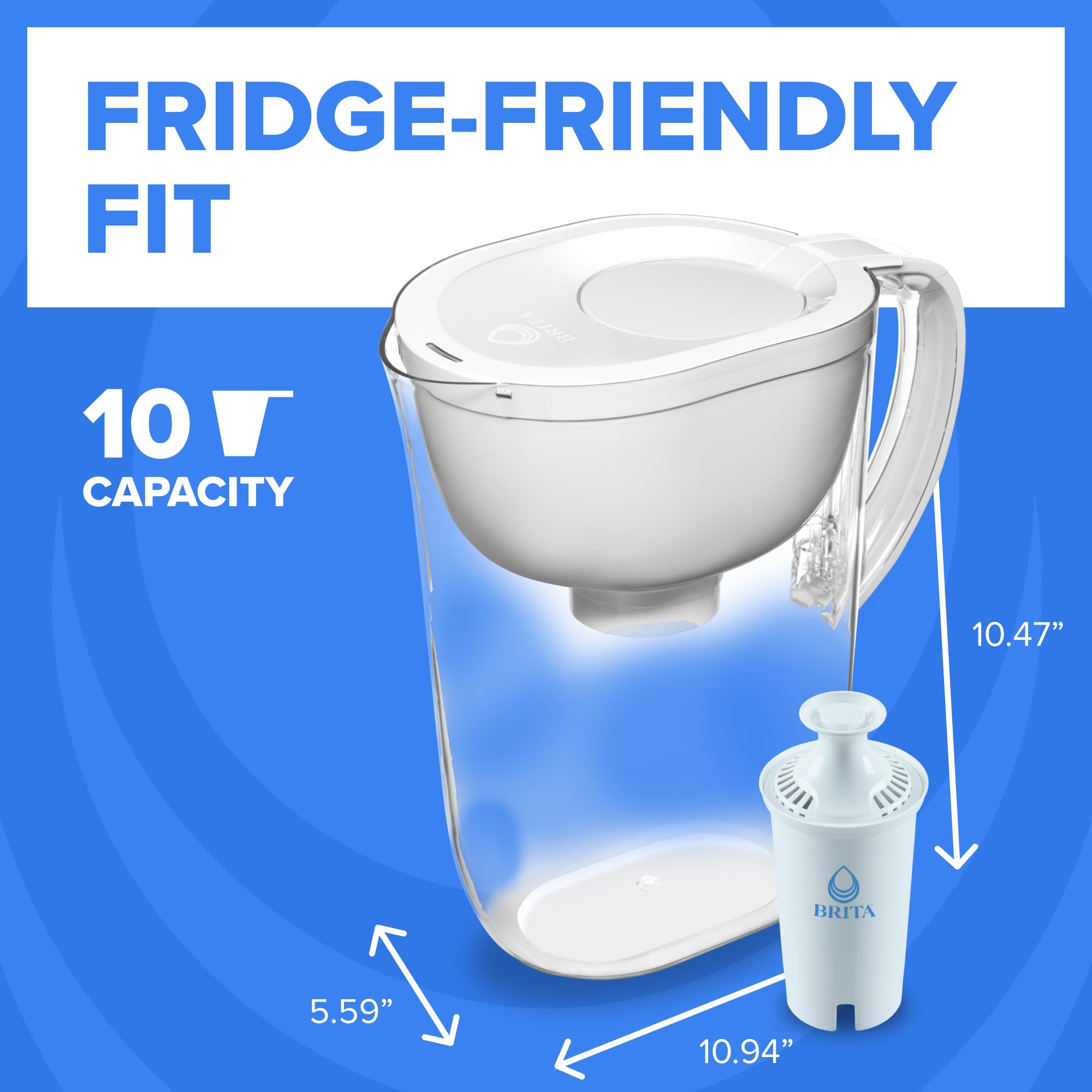 BRITA jarra en cocina sirviendo agua, uso diario para mejor sabor en bebidas