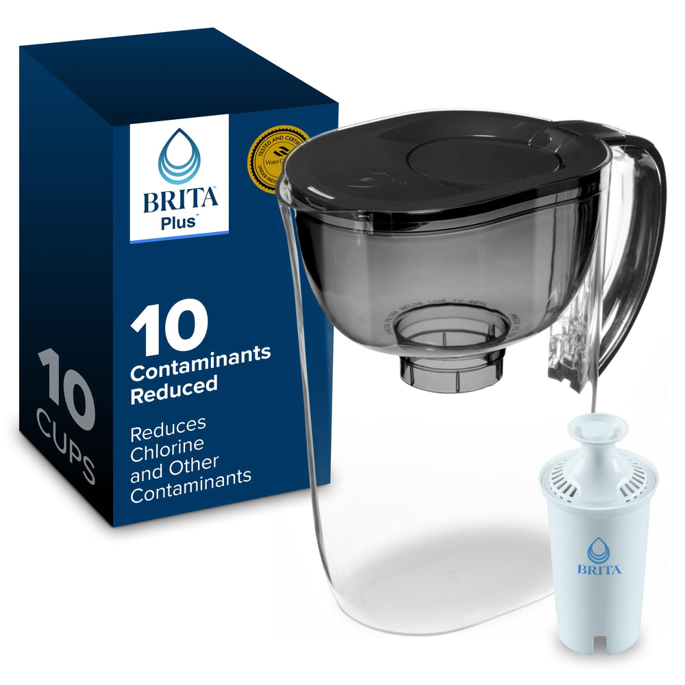 Brita Metro frontal en negro mostrando forma compacta y fácil colocación