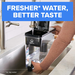 BRITA UltraMax con grifo sirviendo agua para acceso rápido y cómodo