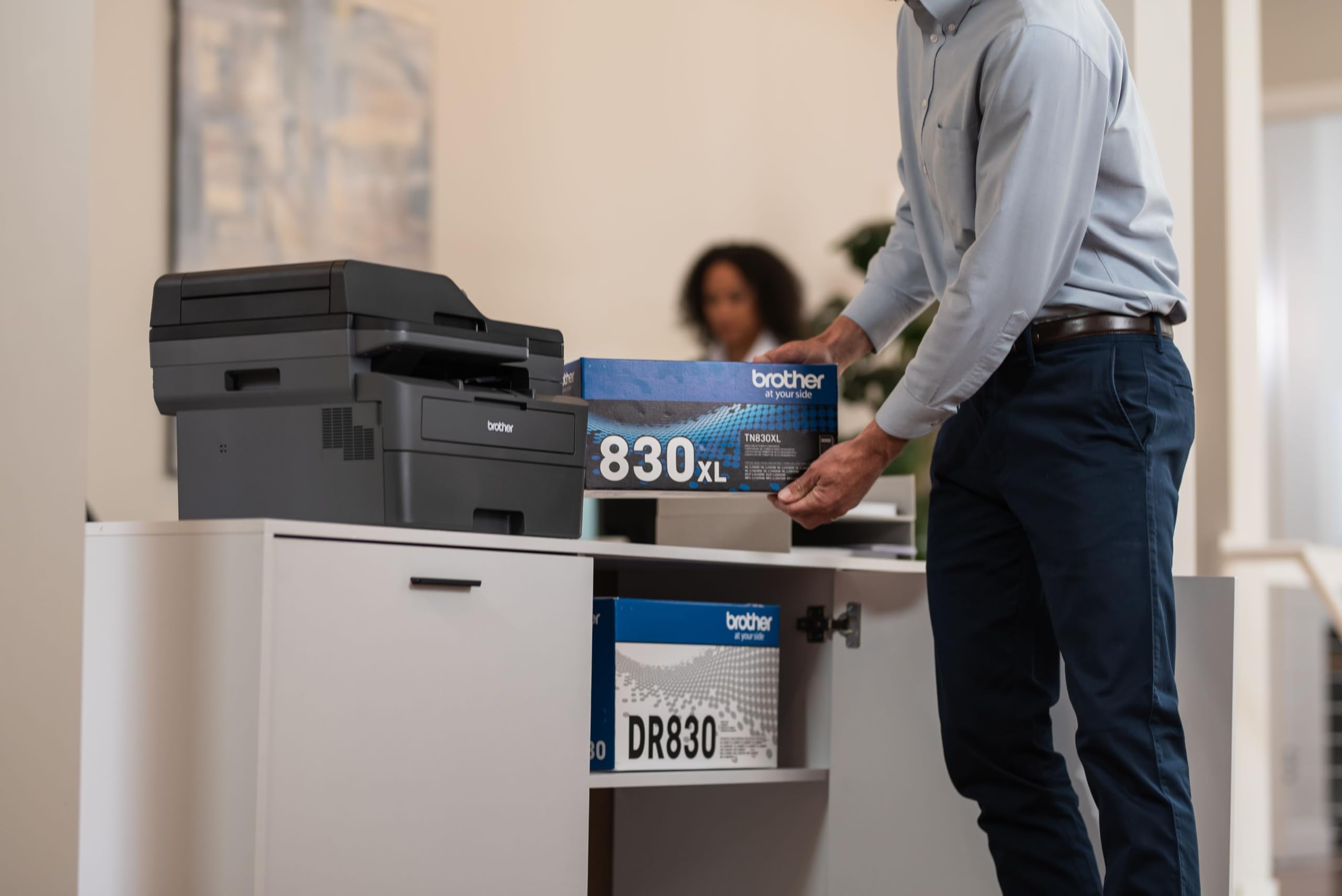 Etiqueta del Brother TN830XL con modelo y especificaciones para compatibilidad clara