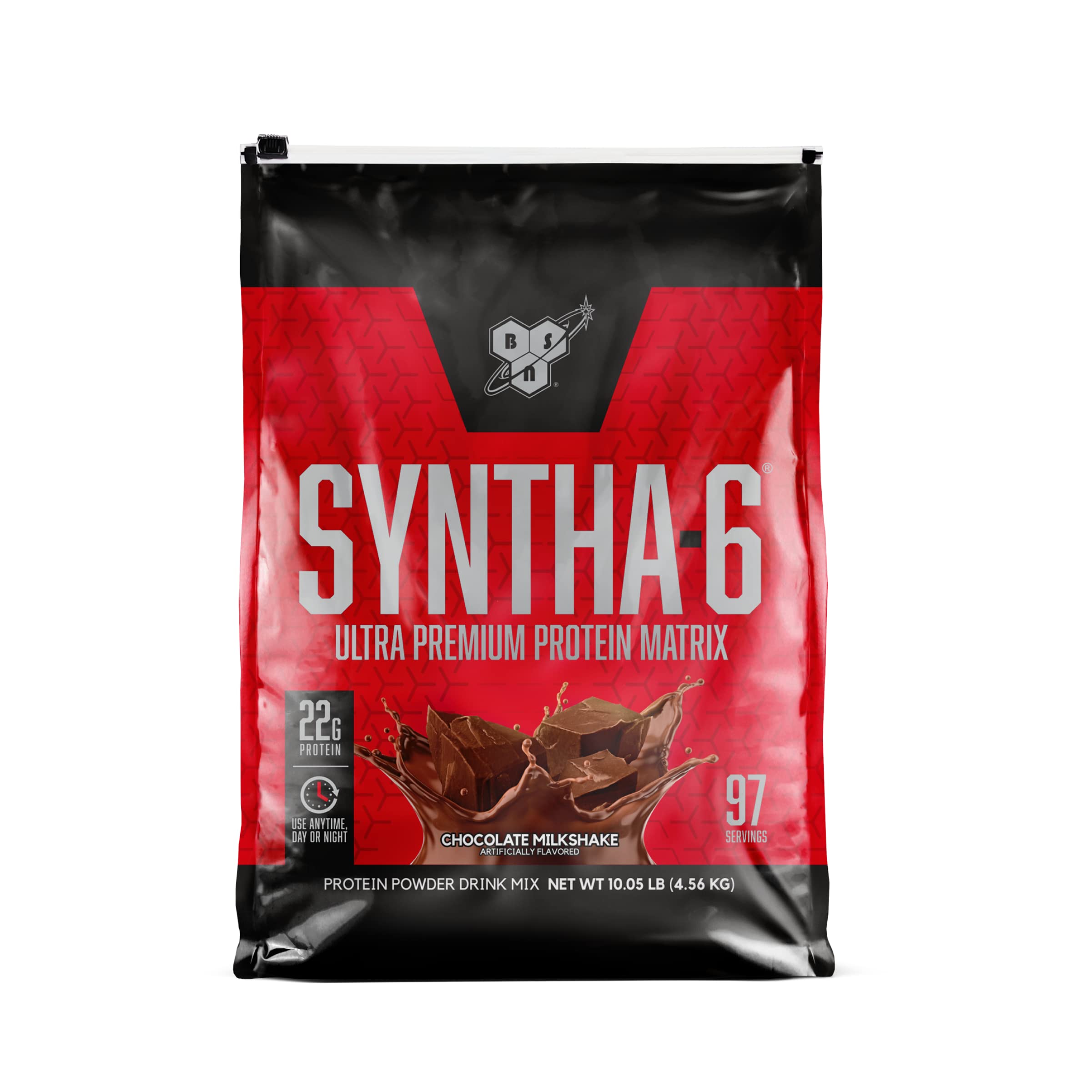 BSN SYNTHA-6 en un gimnasio junto a botellas, apoyo a recuperación
