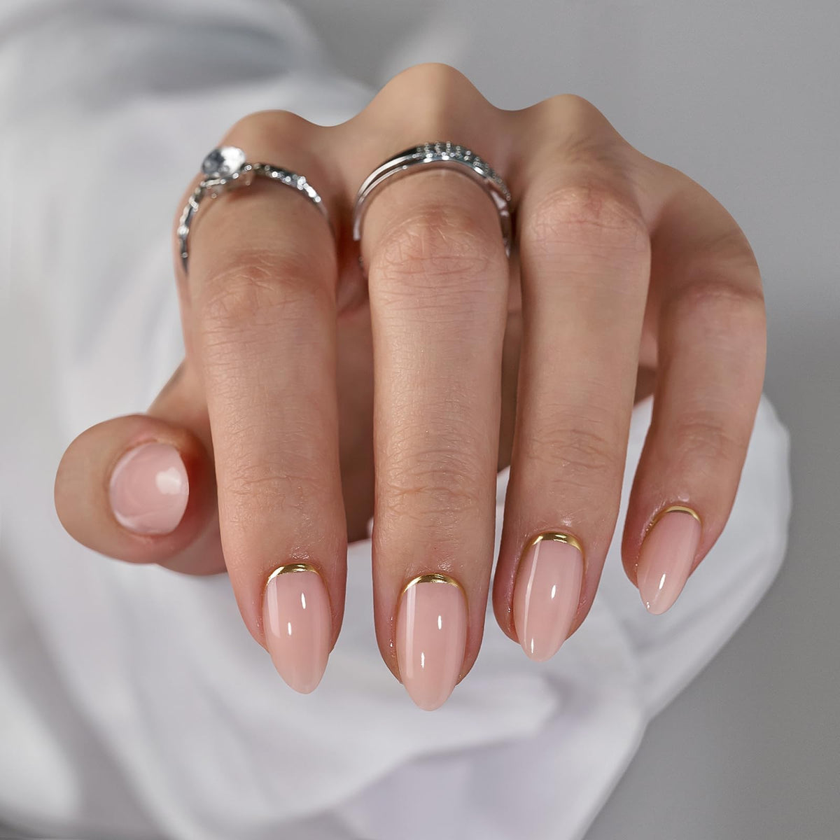 BTArtbox paquete frontal mostrando uñas gold end y contenido completo