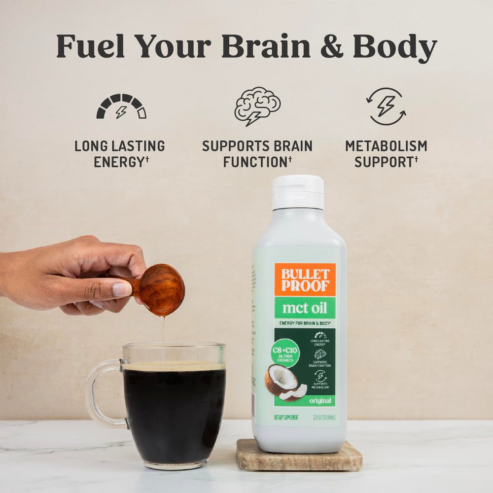Bul lle tproof aceite vertiéndose en café para energía matutina
