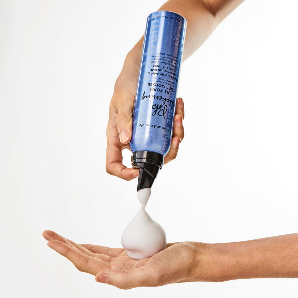 Bumble and bumble mousse en cabello húmedo, facilita secado con volumen