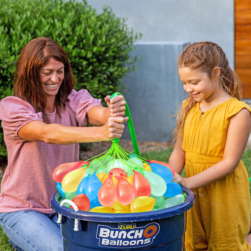 Bunch O Balloons etiqueta con información de materiales reciclados y sostenibilidad