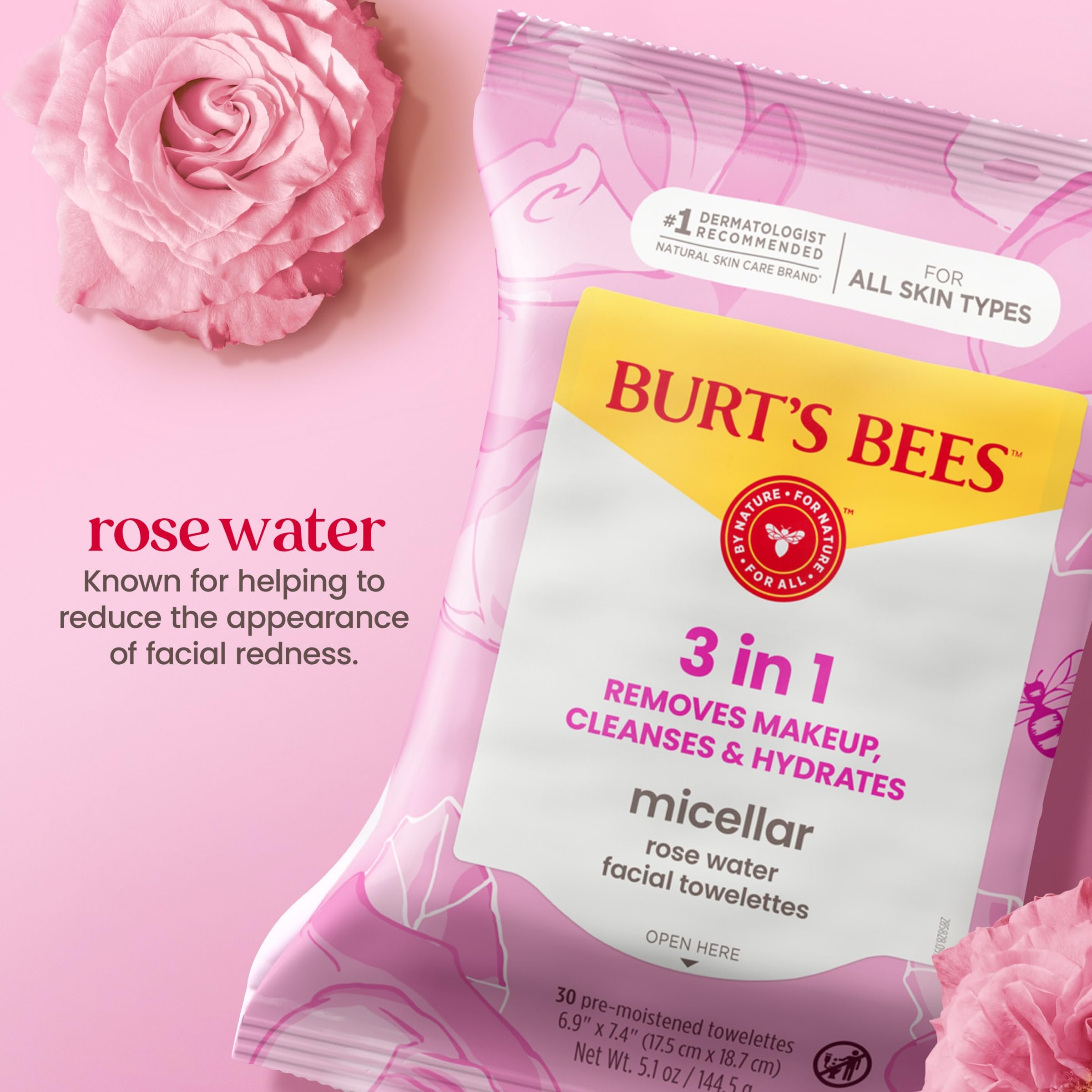 Burt’s Bees apertura del paquete para extraer una toallita fácilmente