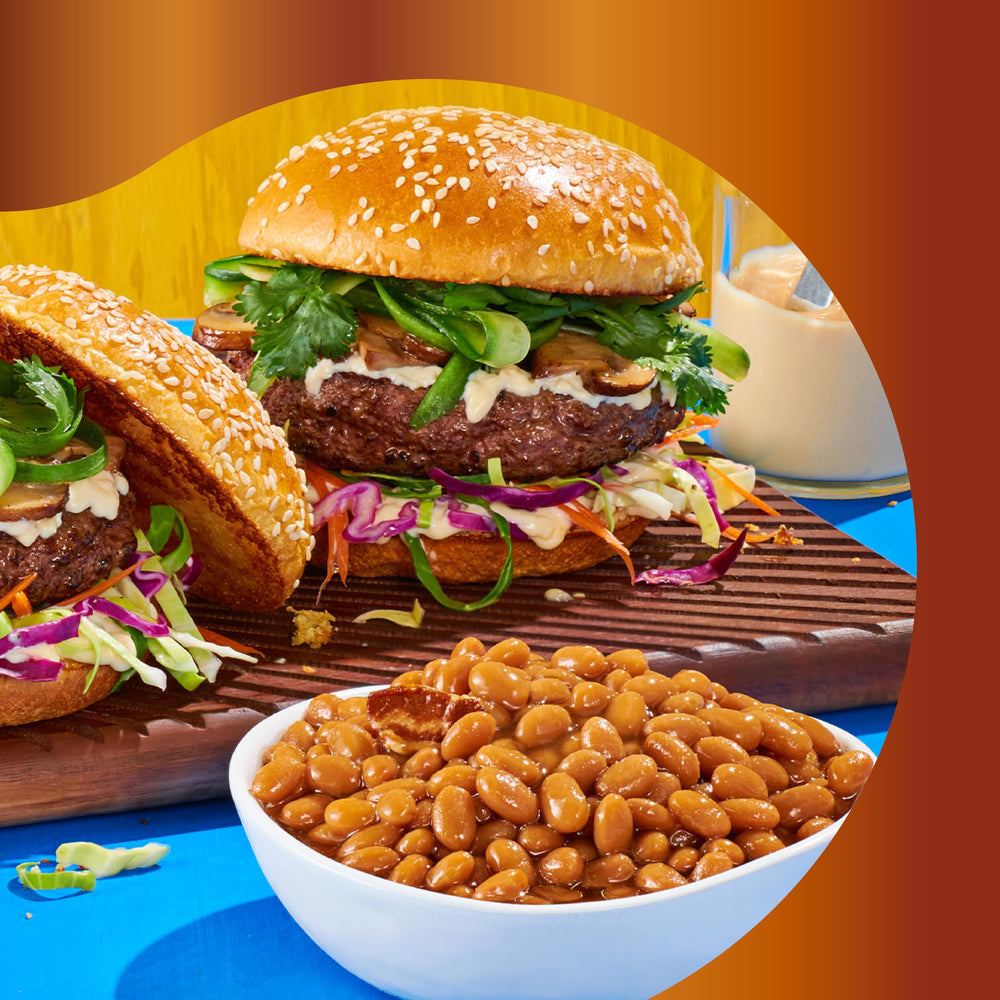 Bush's Best frijoles junto a carnes en parrilla para acompañar comidas al aire libre