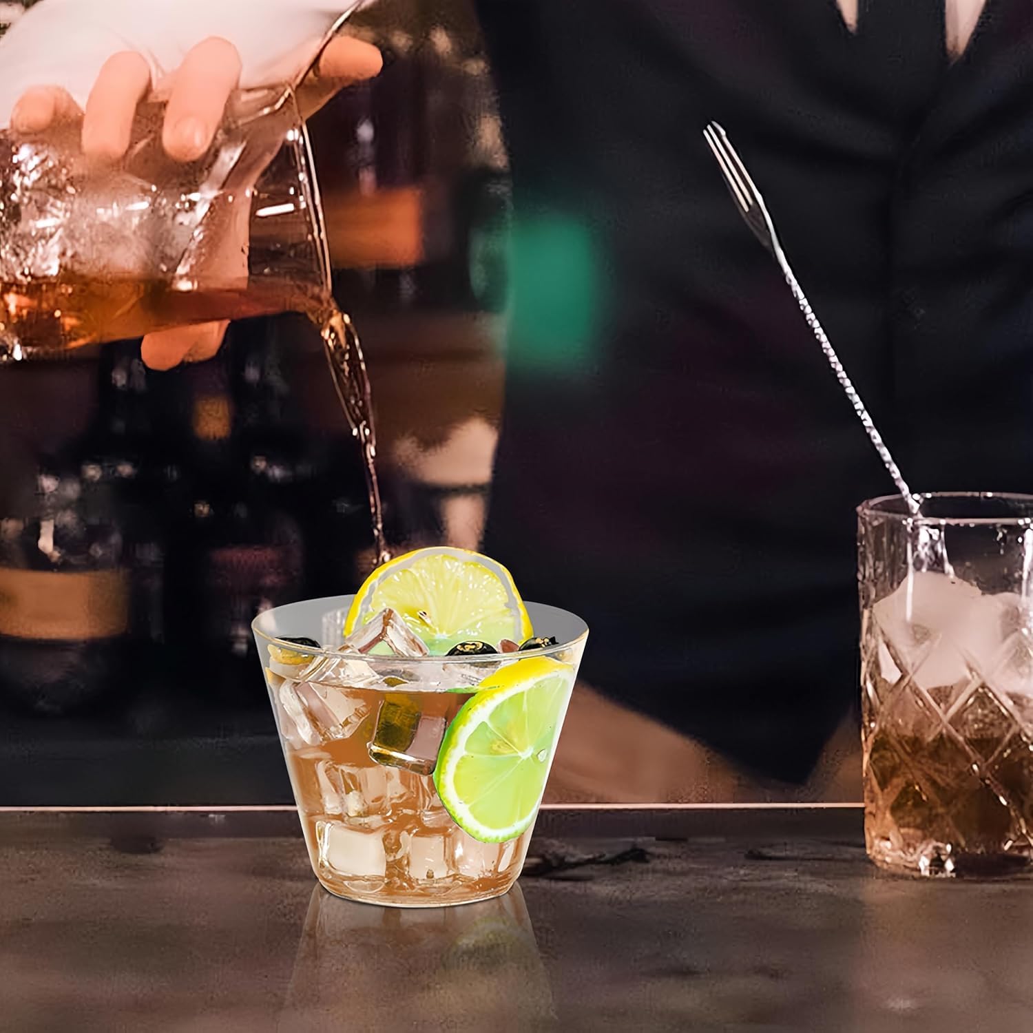 BYSNOW vaso junto a una regla para comparar tamaño y capacidad