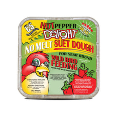 C&S hot pepper cake placed in a wire feeder promoting easy bird access