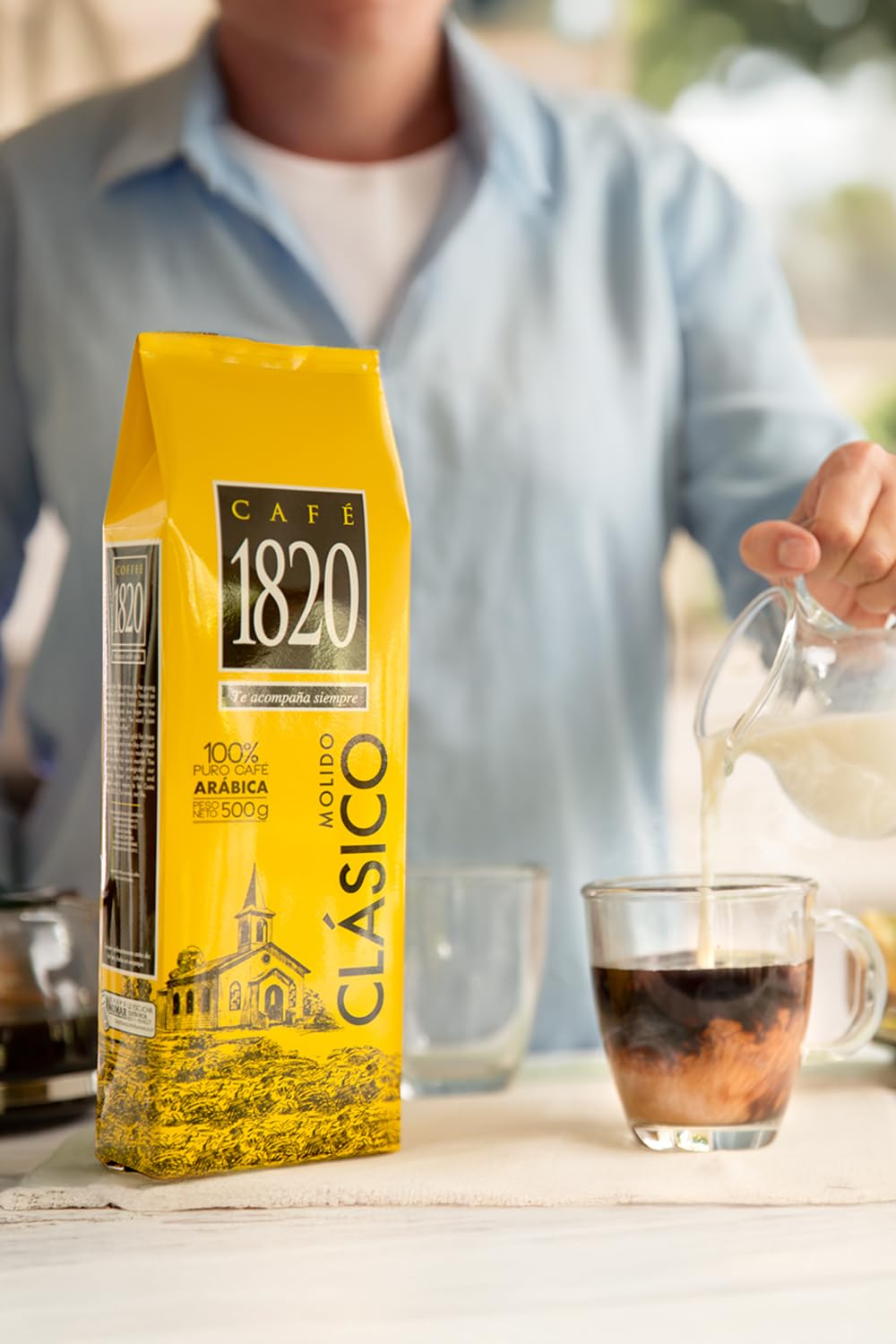 Café 1820 en escena de cocina demostrando uso diario y elegancia