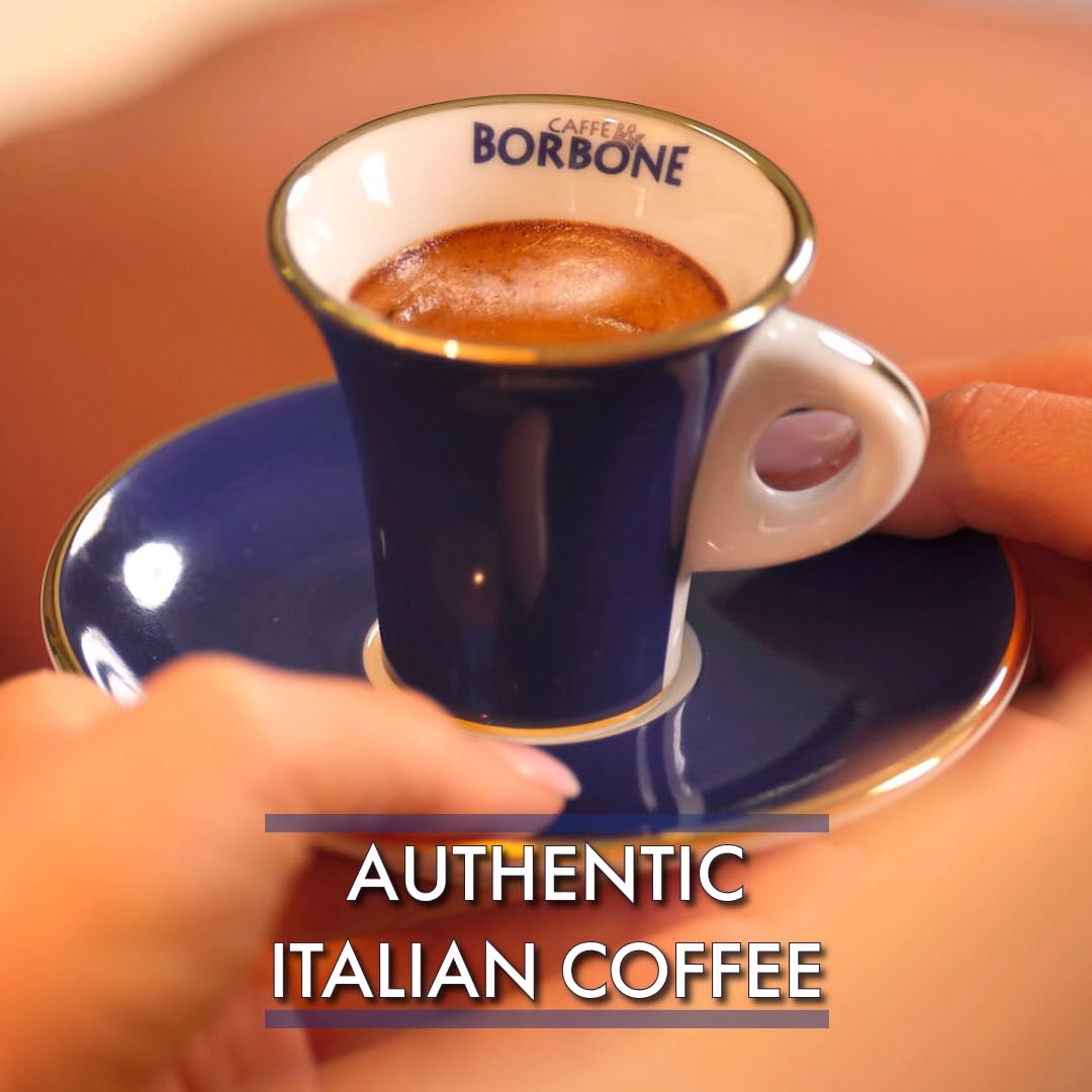 Caffè Borbone taza servida con crema atractiva para disfrutar al instante