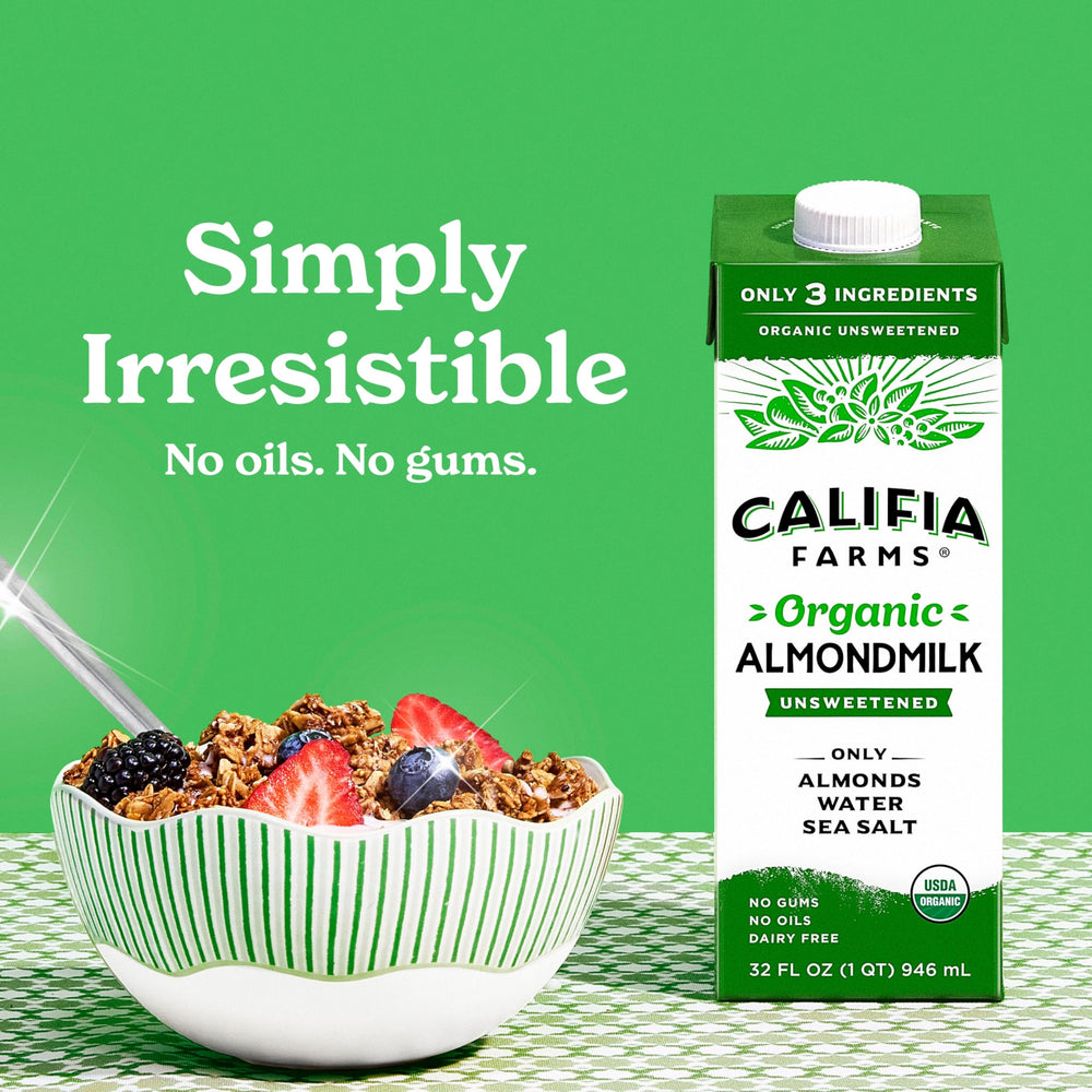 Califia Farms textura cremosa cerca que destaca pureza y sin aceites