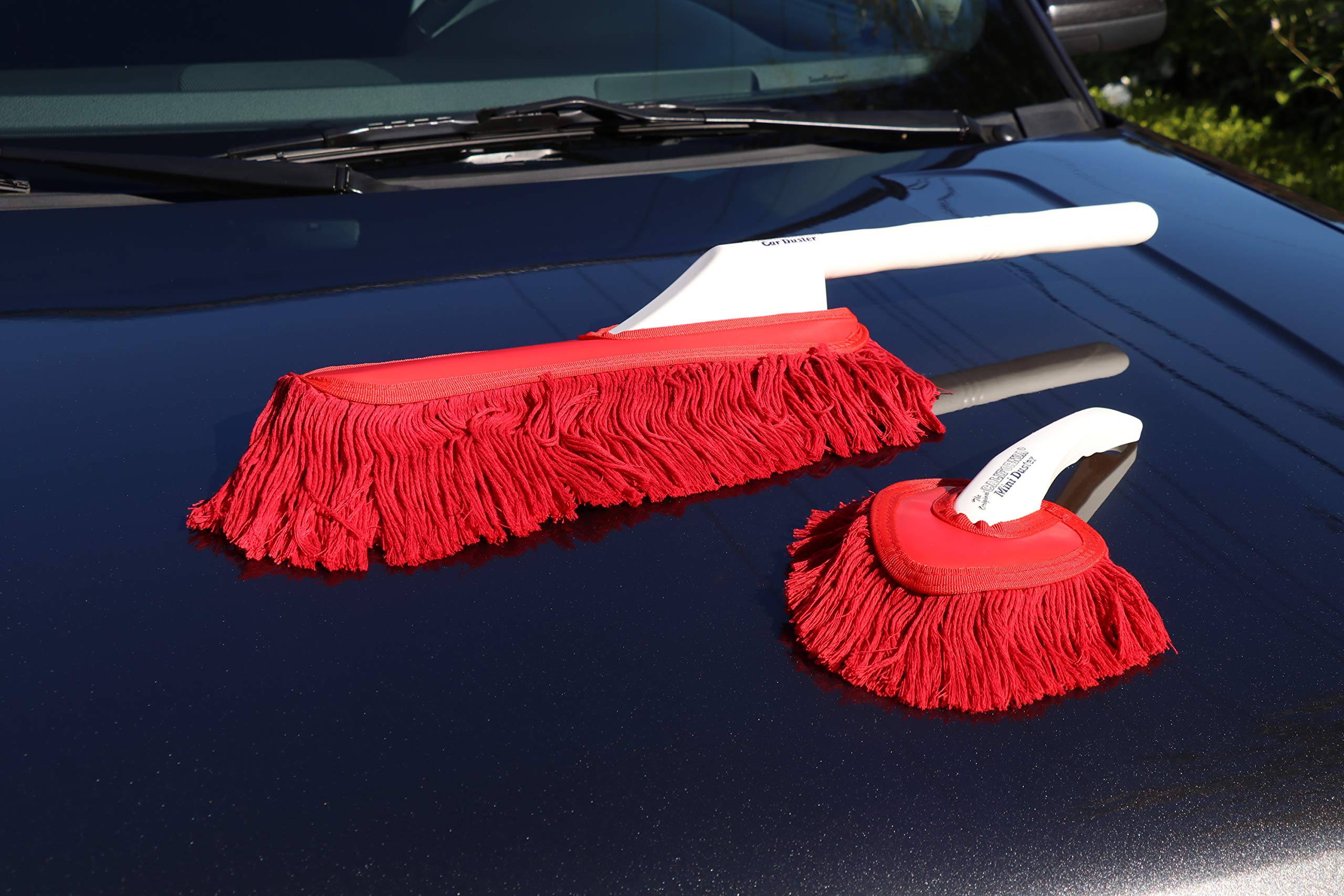 California Car Duster comparación tamaño en mano muestra escala y portabilidad