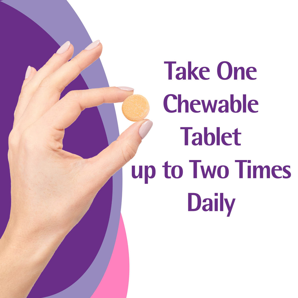 Caltrate persona tomando tableta con comida para mejor absorción