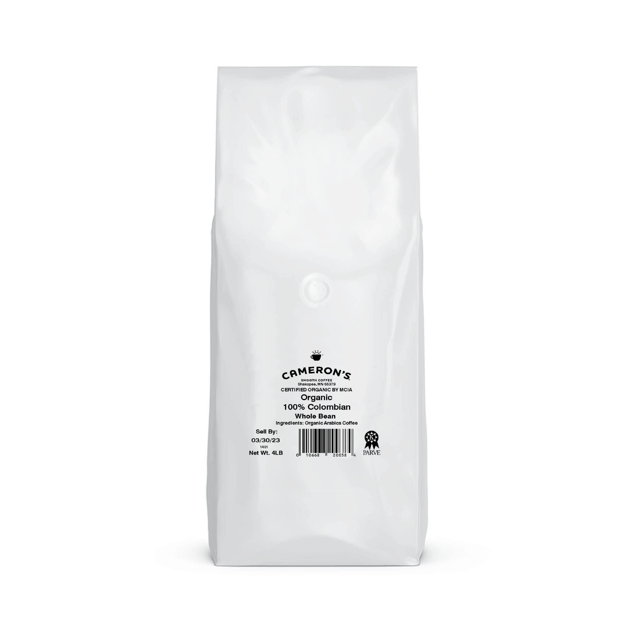 Cameron's Coffee primer plano de granos enteros mostrando calidad Arábica y textura