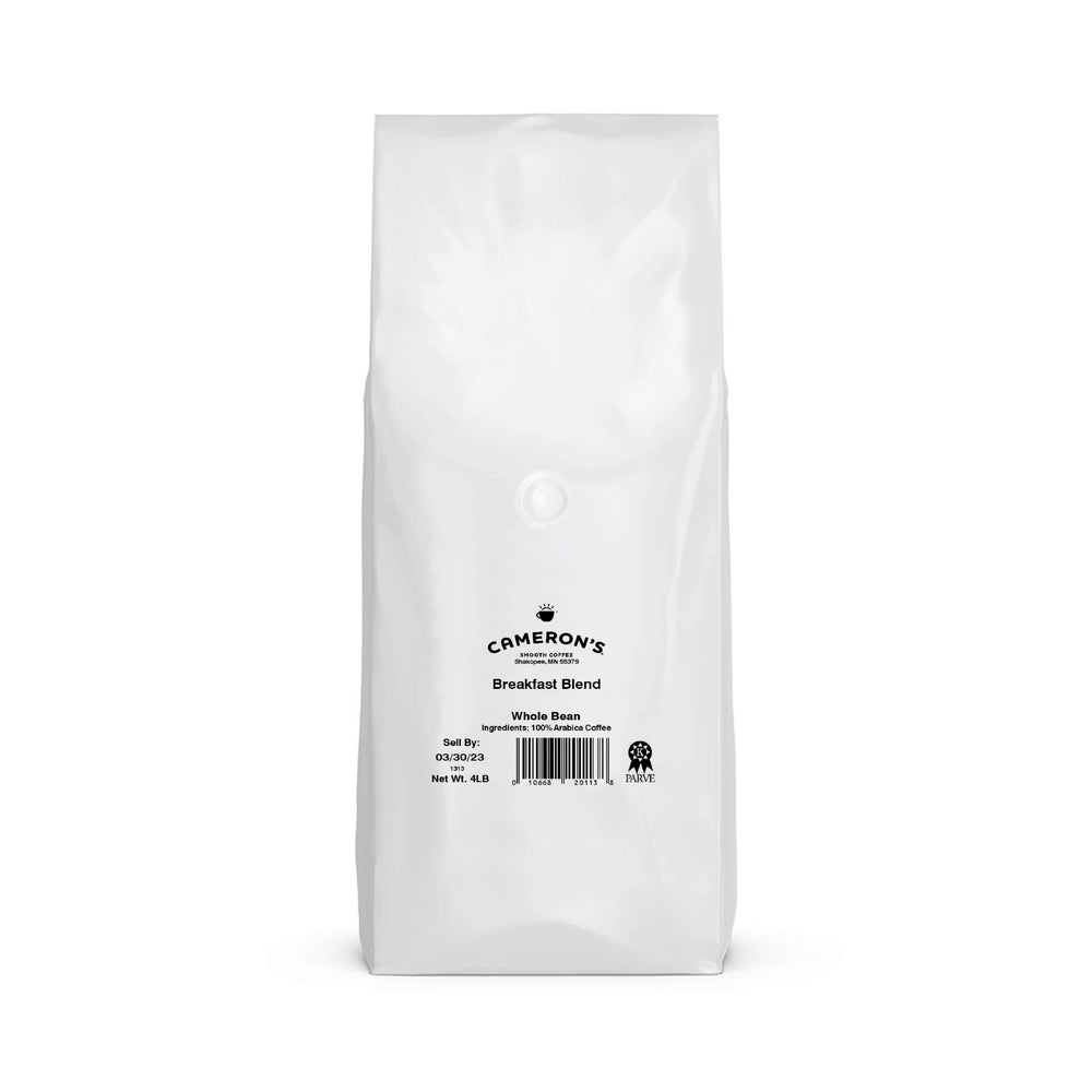 Cameron's Coffee primer plano de granos enteros, resalta frescura y calidad Arábica