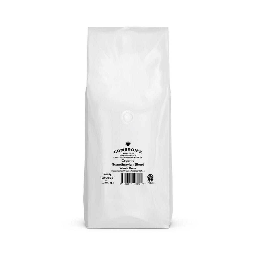 Cameron's Coffee primer plano de granos tostados resaltando textura fresca