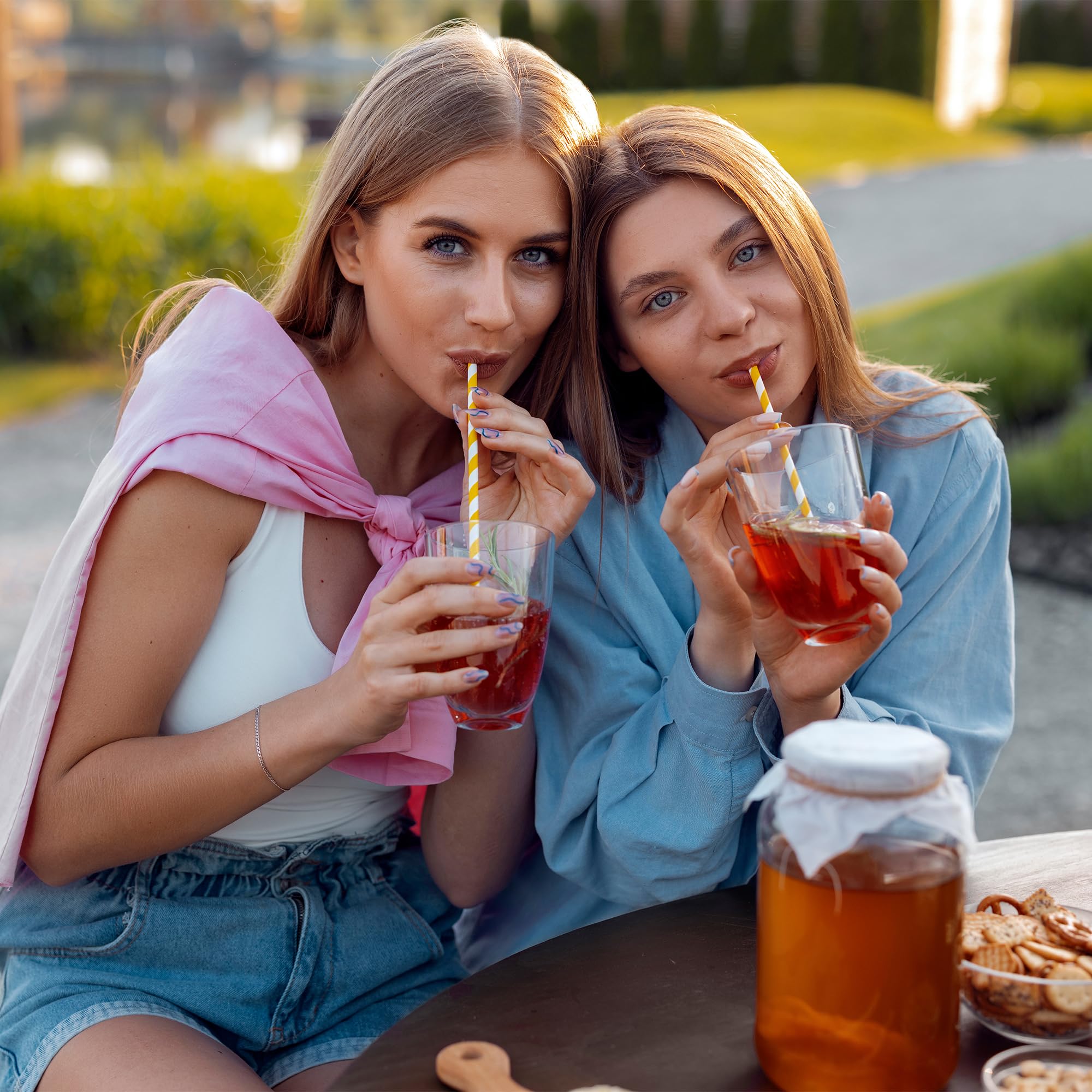 Cane Brew dispensador de té en reunión familiar, rinde varios litros