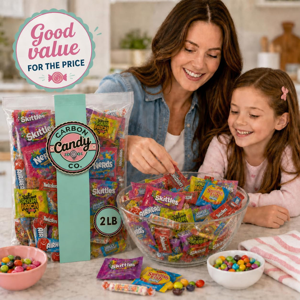 CARBON CANDY CO. mesa de fiesta con los dulces y decoración alegre