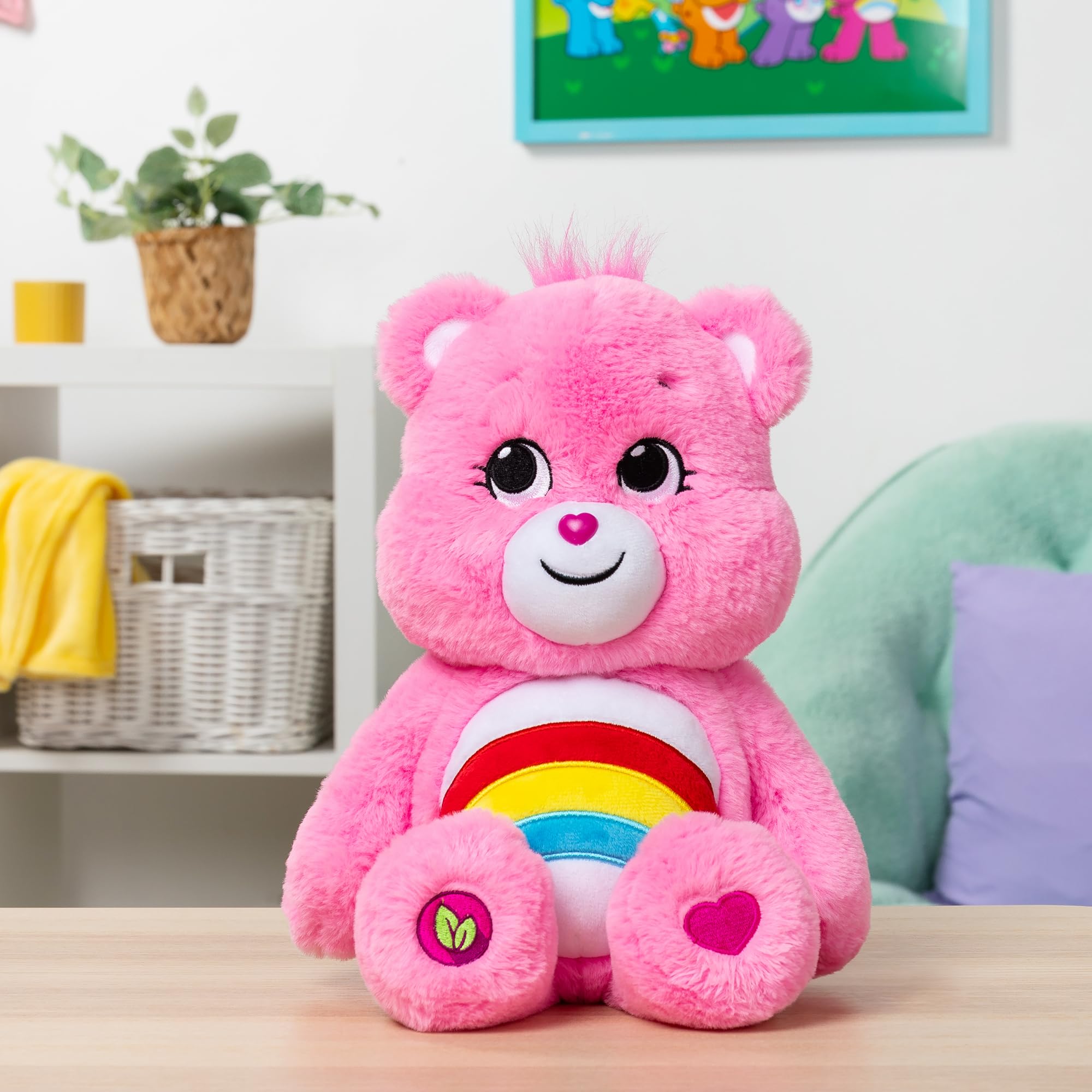 Care Bears Cheer Bear como elemento decorativo en habitación infantil
