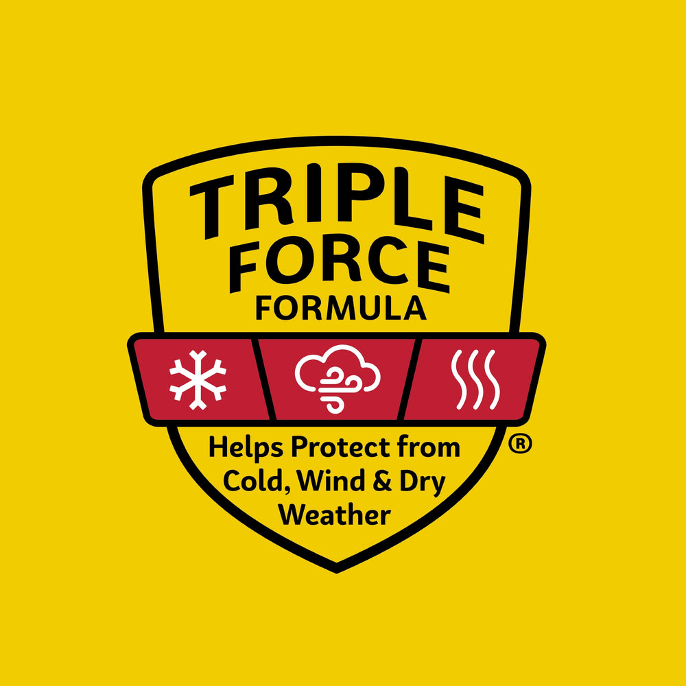 Carmex sticks SPF15 en mano para protección solar labial rápida