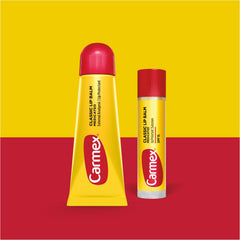 Carmex tubos detalle de la textura cremosa para hidratación