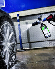 CARPRO Reset espuma densa en detalle que facilita limpieza segura