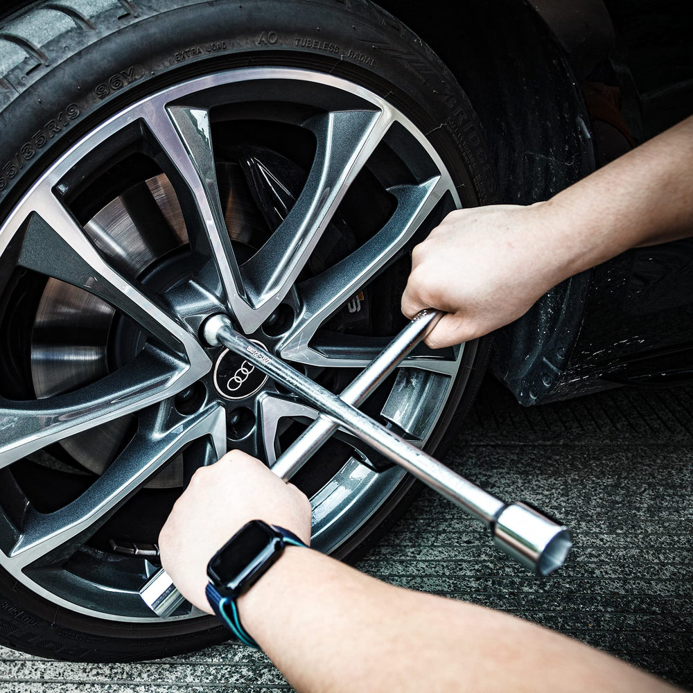 CARTMAN comparación de tamaño junto al neumático para referencia de escala