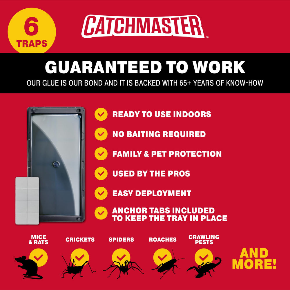Catchmaster bandeja en uso en garaje junto a pared, control discreto de plagas