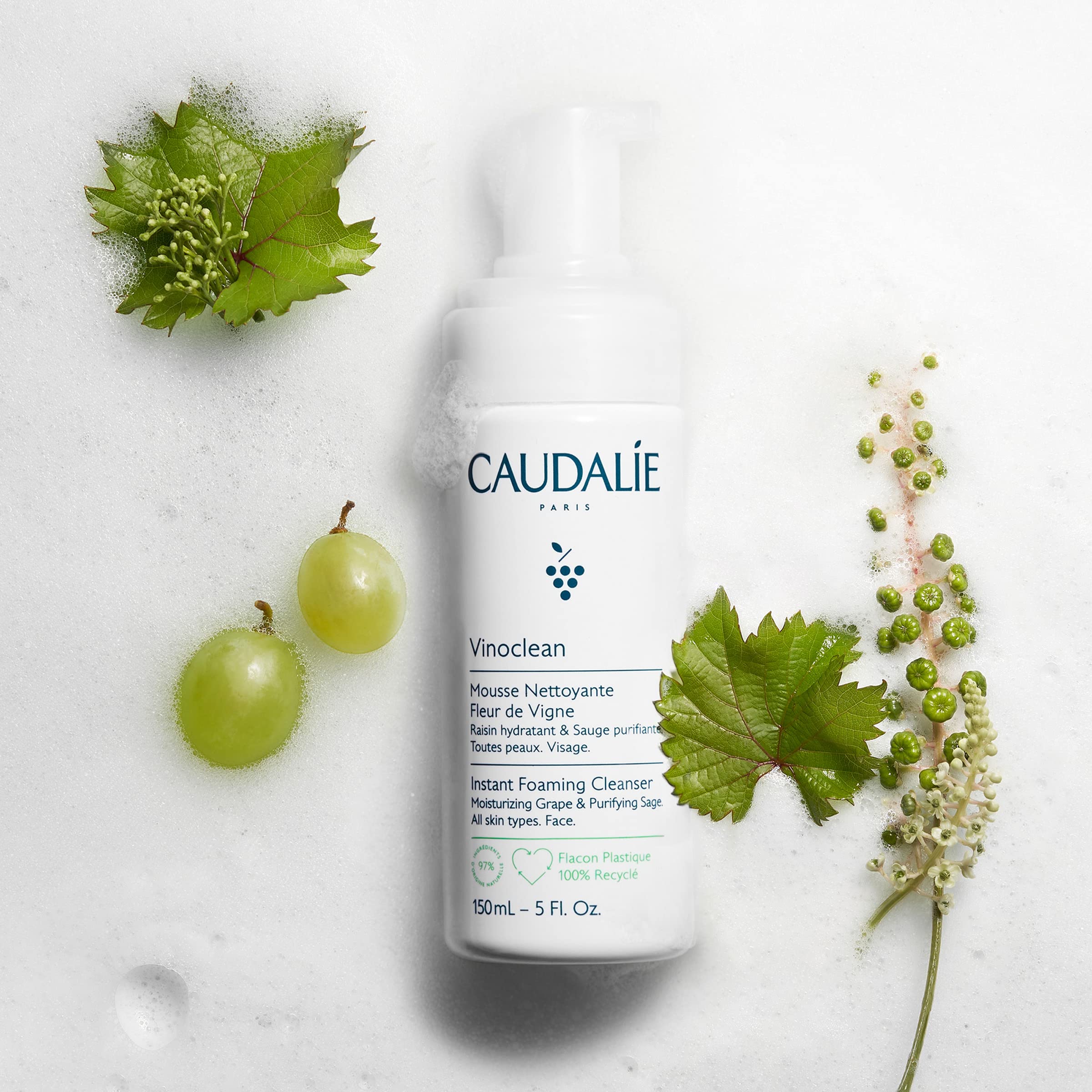 Caudalie bomba dispensando espuma suave para limpieza eficaz y delicada
