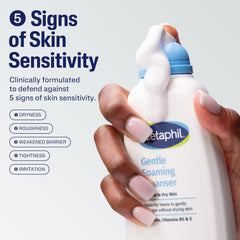 Cetaphil etiqueta con vitaminas B5 y E destacando hidratación y suavidad