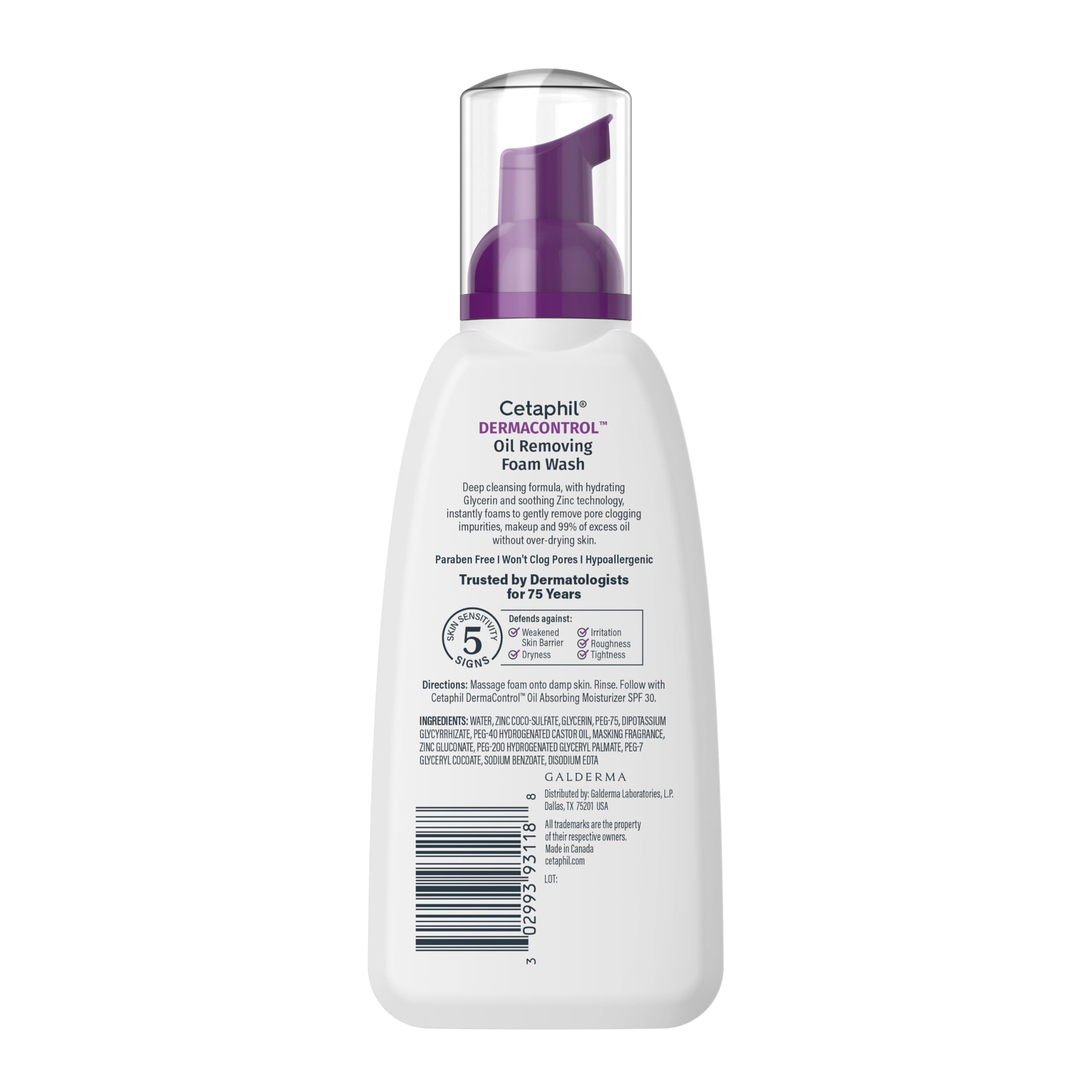 Cetaphil botella en baño junto a toalla para contexto de rutina