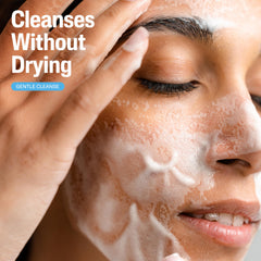 Cetaphil espuma en mano que ilustra limpieza eficaz sin resecar la piel